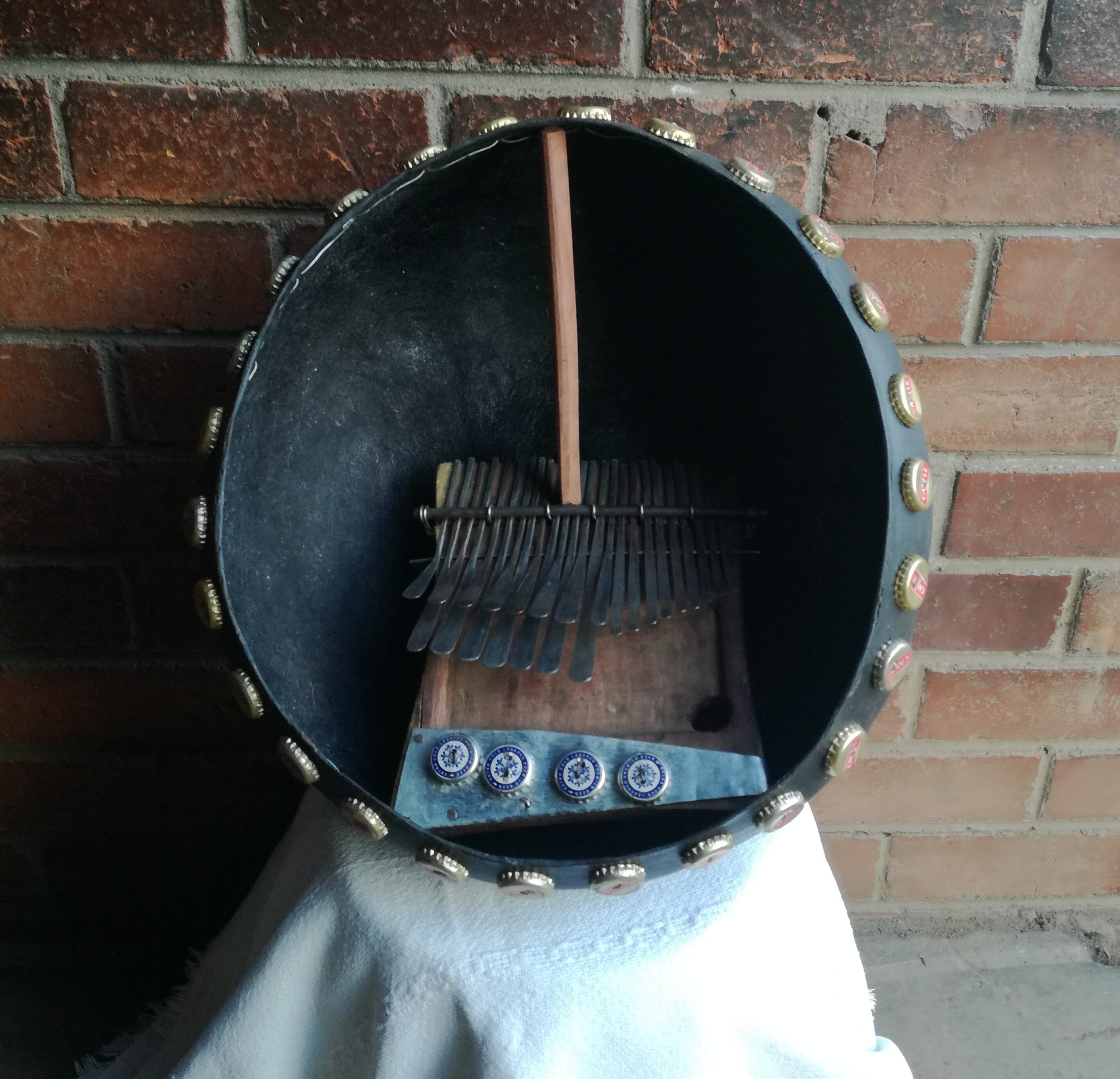 Video laden: Nyamaropa B tuning played in a deze,  fiber glass resonator
